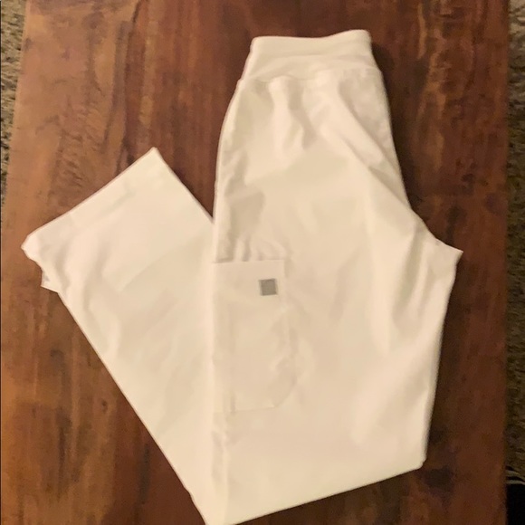 EUC Scrub Yoga Top Pants - Picture 1 of 6